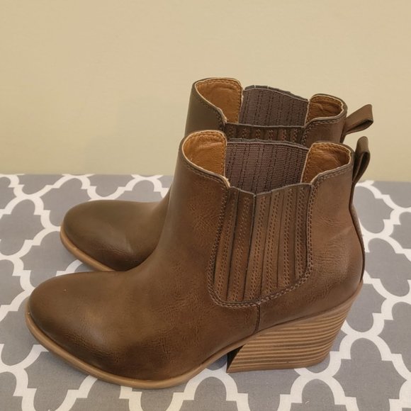 Kork-Ease Shoes - Gently Used/Like New Korks Tan Hadley Block Heel Bootie SZ 6